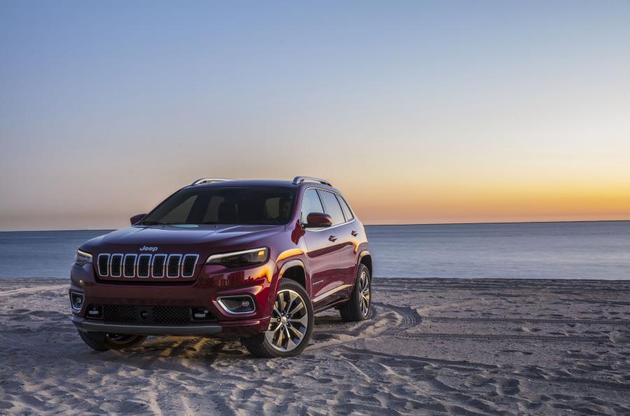  Jeep Cherokee Overland (KL) 2018 года  (NA) (фото 1 из 33)